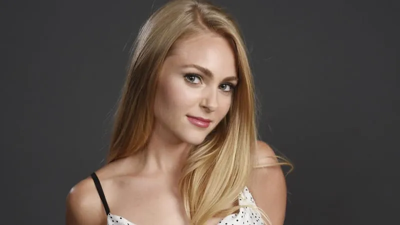 Annasophia Robb Theme Preview Image
