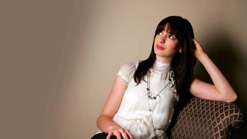 Anne Hathaway Theme Preview Image