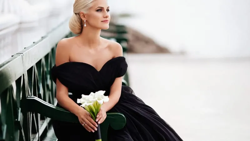 Blonde Women Theme Preview Image