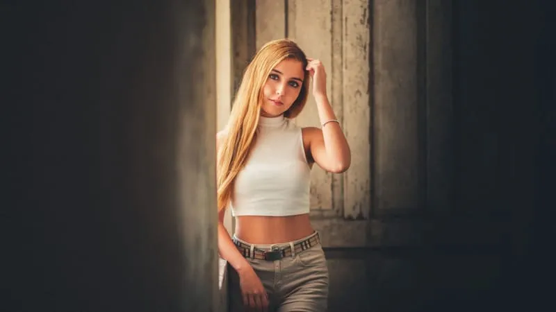 Blonde Women Theme Preview Image