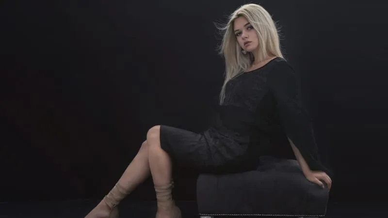 Blonde Women Theme Preview Image