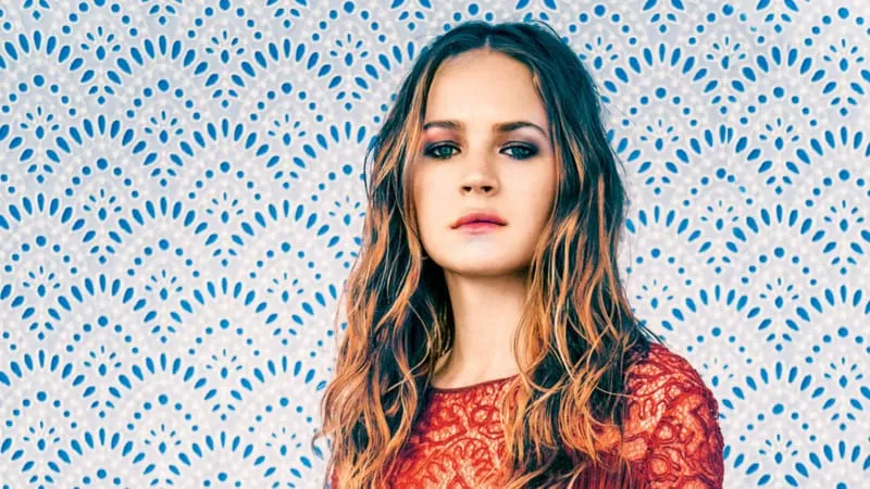 Brittany Robertson Theme Preview Image