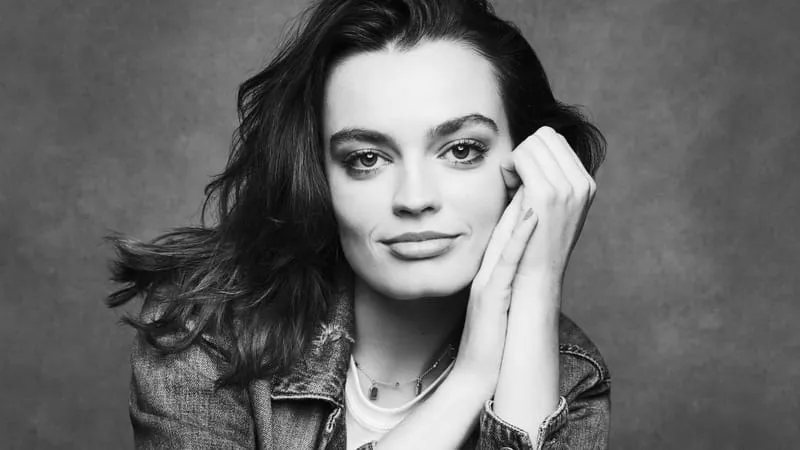 Emma Mackey Theme Preview Image