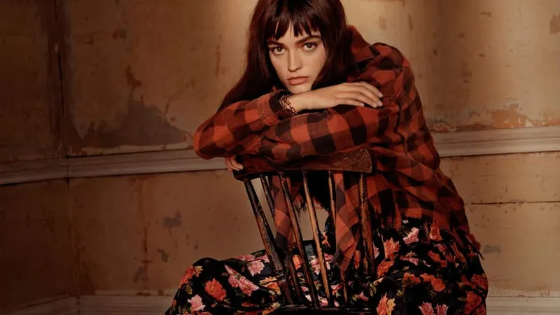 Emma Mackey Theme Preview Image