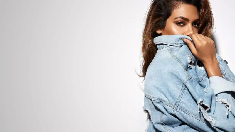 Esha Gupta Theme Preview Image