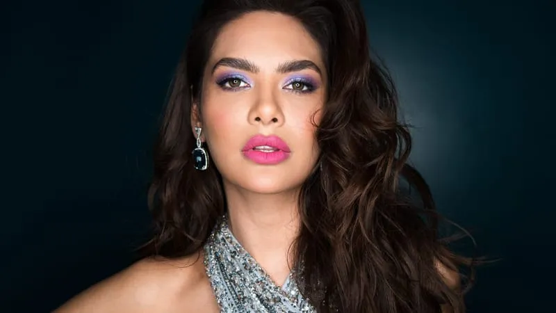 Esha Gupta Theme Preview Image