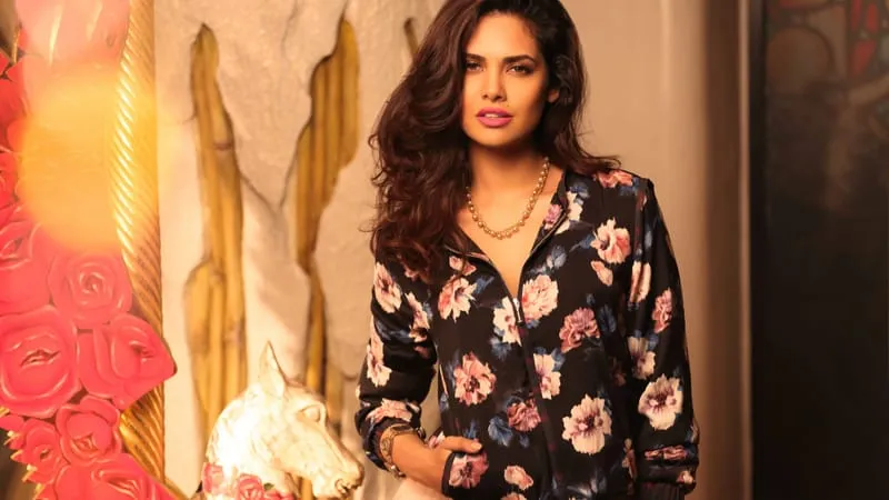 Esha Gupta Theme Preview Image