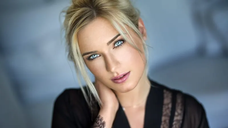 Eva Mikulski Theme Preview Image