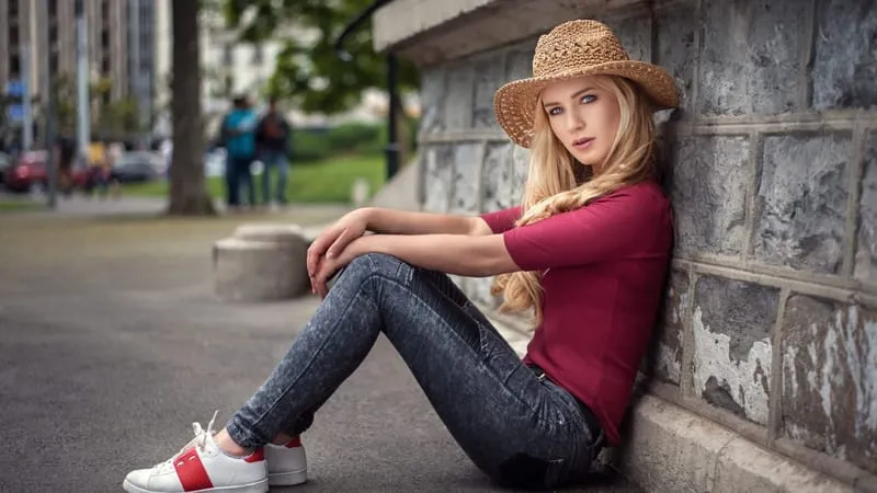 Eva Mikulski Theme Preview Image