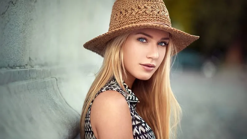 Eva Mikulski Theme Preview Image