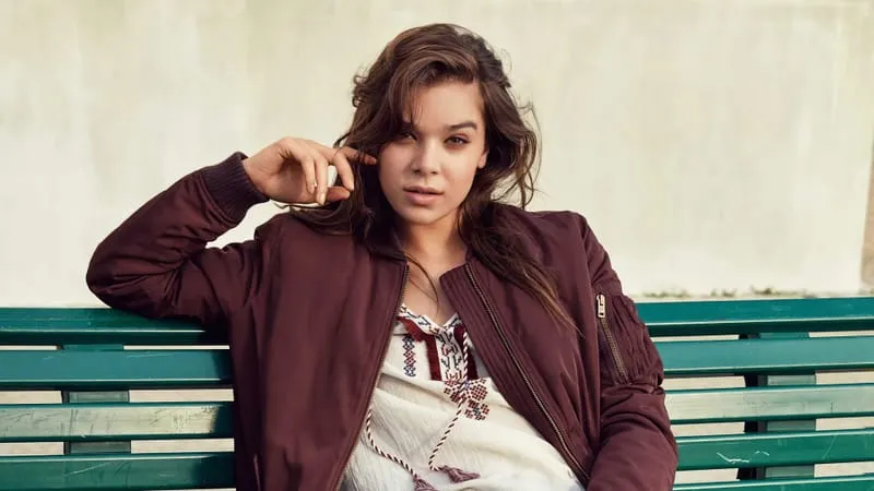Hailee Steinfeld Theme Preview Image