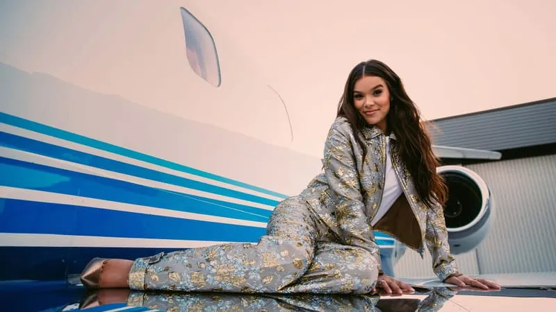 Hailee Steinfeld Theme Preview Image