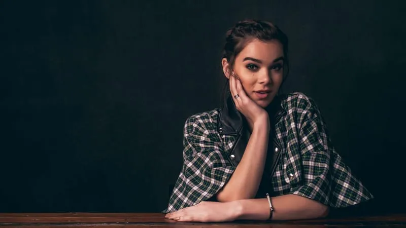 Hailee Steinfeld Theme Preview Image