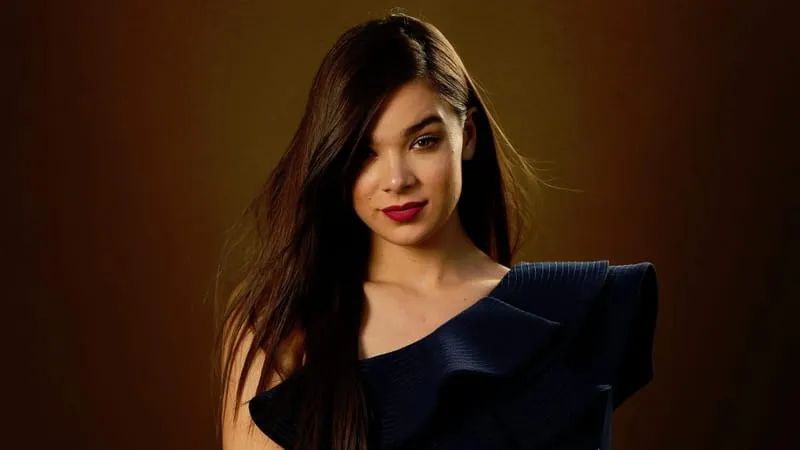 Hailee Steinfeld Theme Preview Image