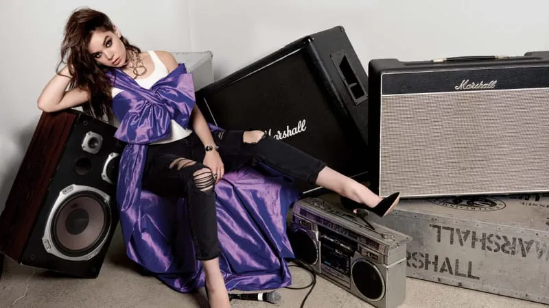 Hailee Steinfeld Theme Preview Image