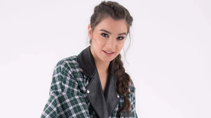 Hailee Steinfeld Theme Preview Image