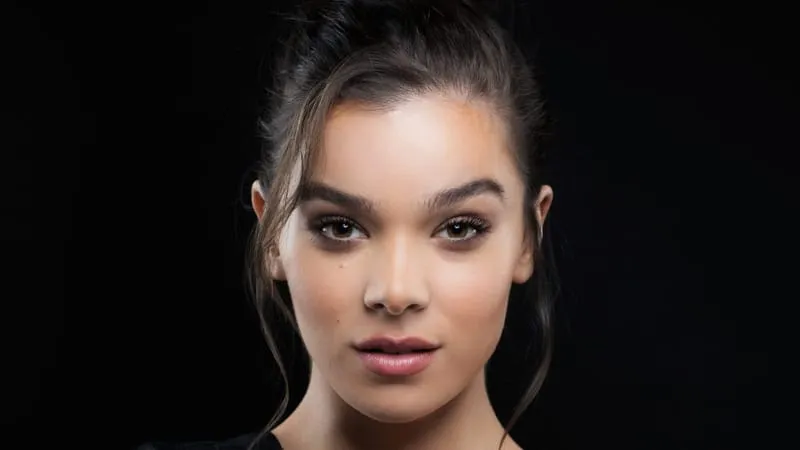 Hailee Steinfeld Theme Preview Image