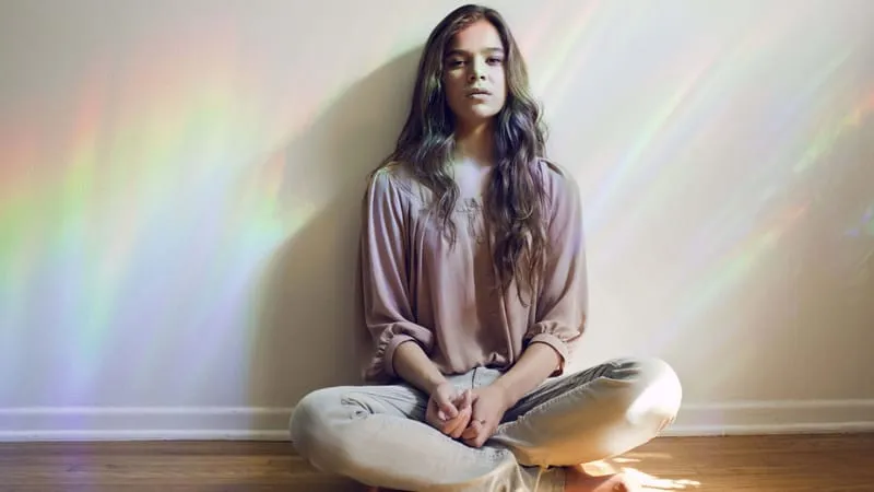 Hailee Steinfeld Theme Preview Image