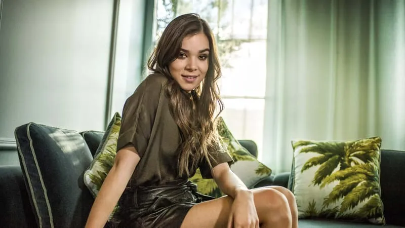 Hailee Steinfeld Theme Preview Image