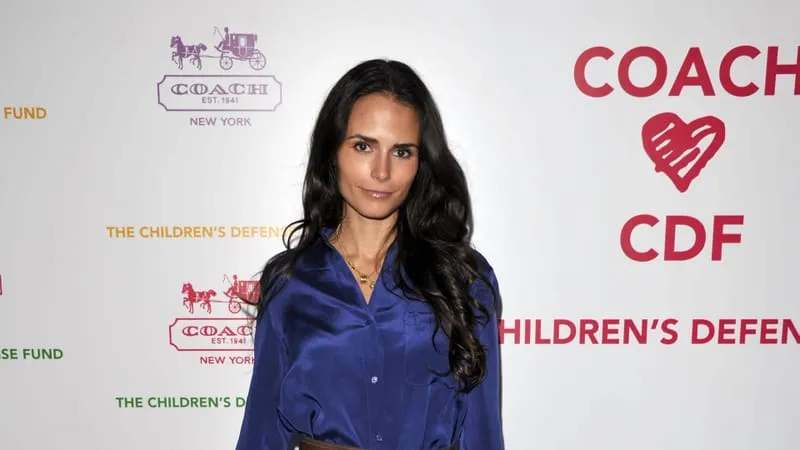 Jordana Brewster Theme Preview Image