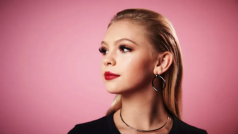 Jordyn Jones Theme Preview Image