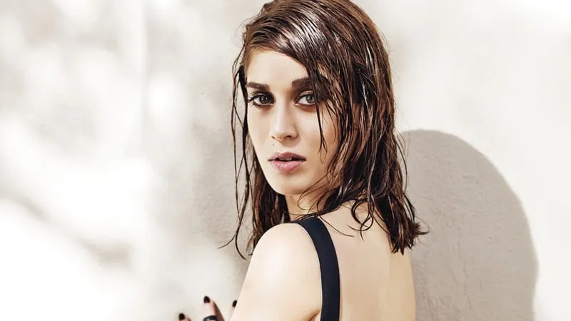 Lizzy Caplan Theme Preview Image