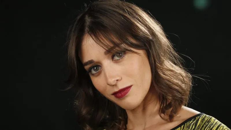 Lizzy Caplan Theme Preview Image