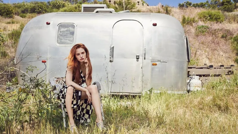 Madelaine Petsch Theme Preview Image