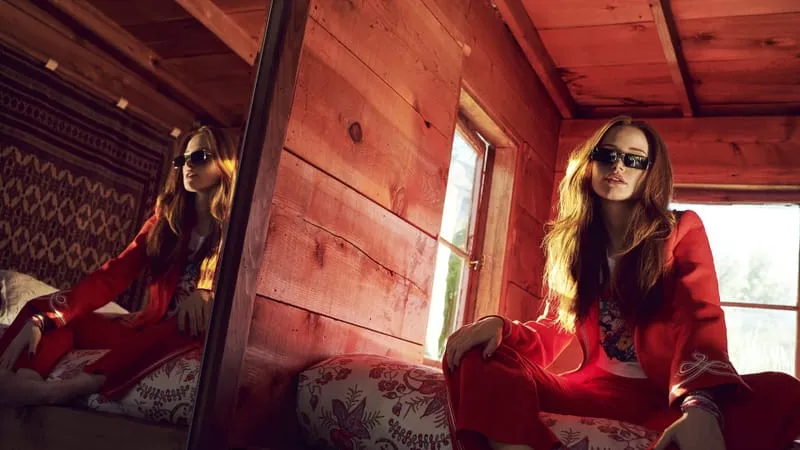 Madelaine Petsch Theme Preview Image