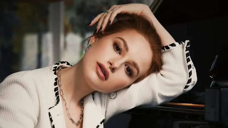 Madelaine Petsch Theme Preview Image
