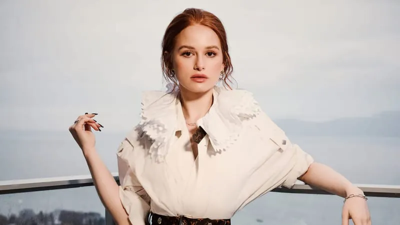 Madelaine Petsch Theme Preview Image