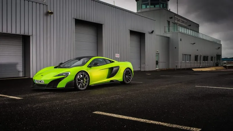 Mc Laren 675 LT Theme Preview Image
