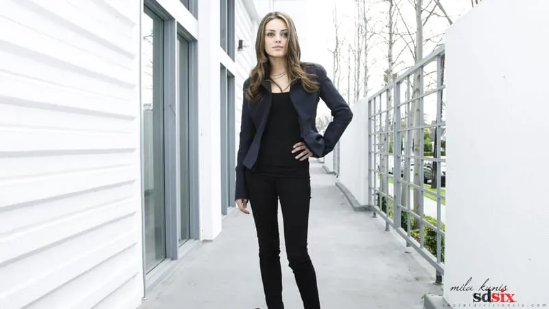 Mila Kunis Theme Preview Image