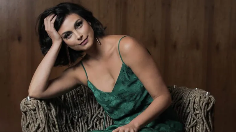 Morena Baccarin Theme Preview Image