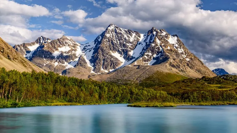 Mountains Theme Preview Image