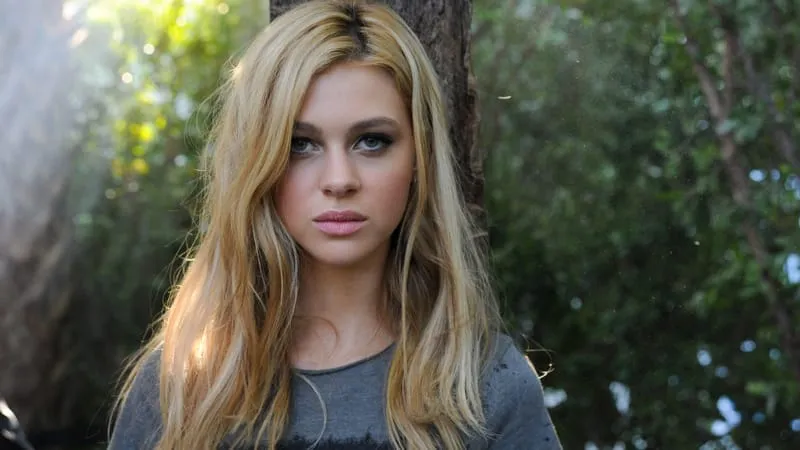 Nicola Peltz Theme Preview Image