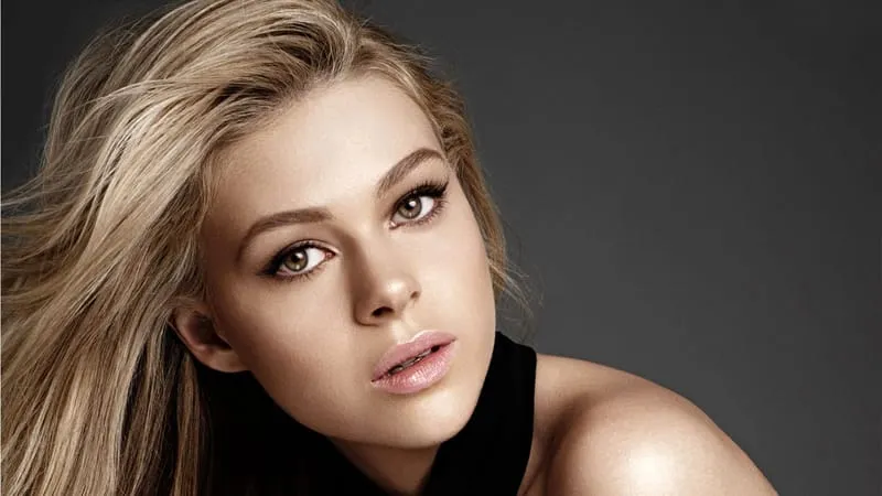 Nicola Peltz Theme Preview Image