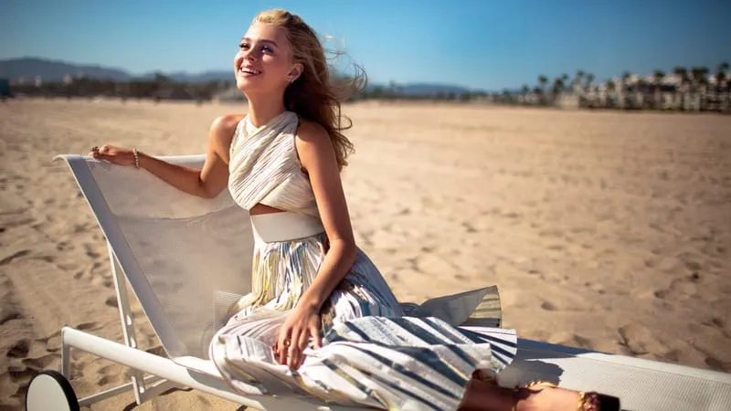 Nicola Peltz Theme Preview Image