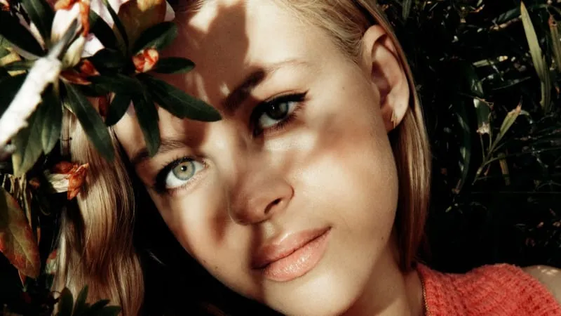 Nicola Peltz Theme Preview Image