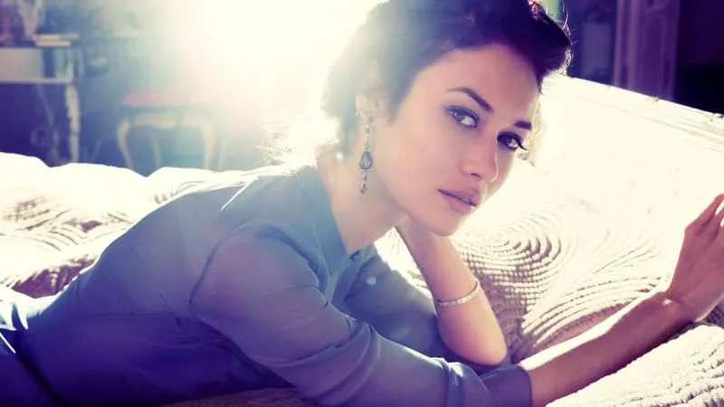 Olga Kurylenko Theme Preview Image