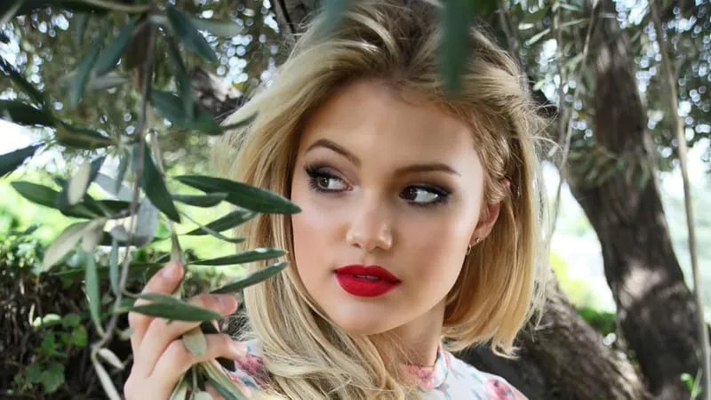 Olivia Holt Theme Preview Image