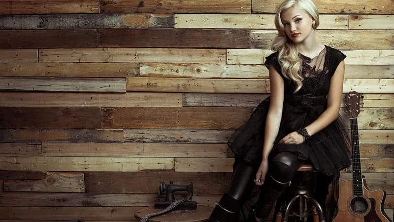 Olivia Holt Theme Preview Image