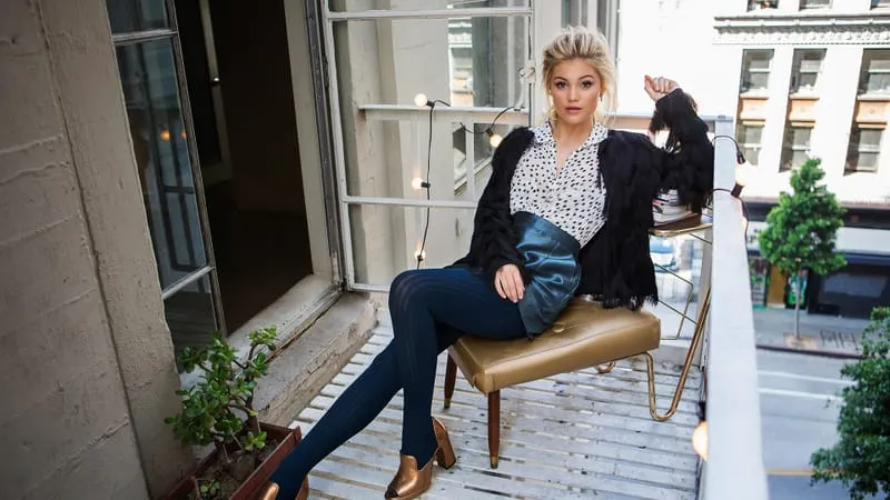 Olivia Holt Theme Preview Image