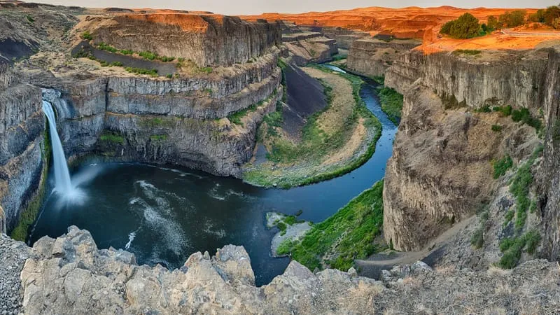 Palouse Falls Waterfall Theme Preview Image