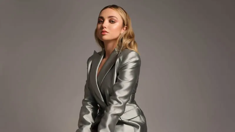 Peyton List Theme Preview Image