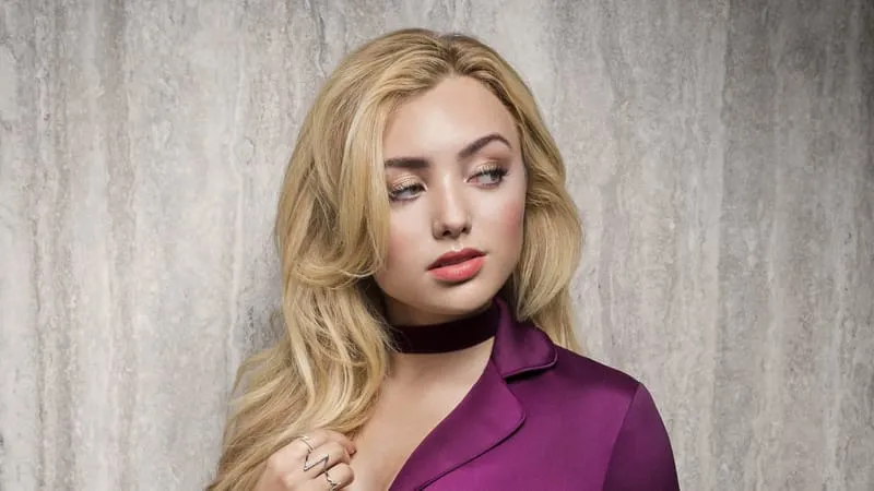 Peyton List Theme Preview Image