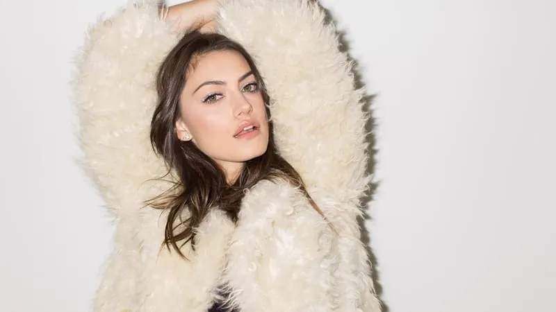 Phoebe Tonkin Theme Preview Image