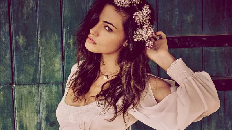 Phoebe Tonkin Theme Preview Image