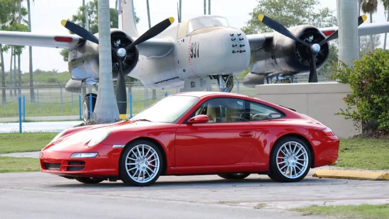 Porsche 911 Carrera S Theme Preview Image