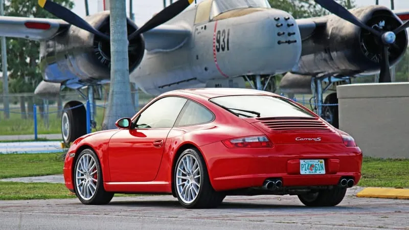 Porsche 911 Carrera S Theme Preview Image